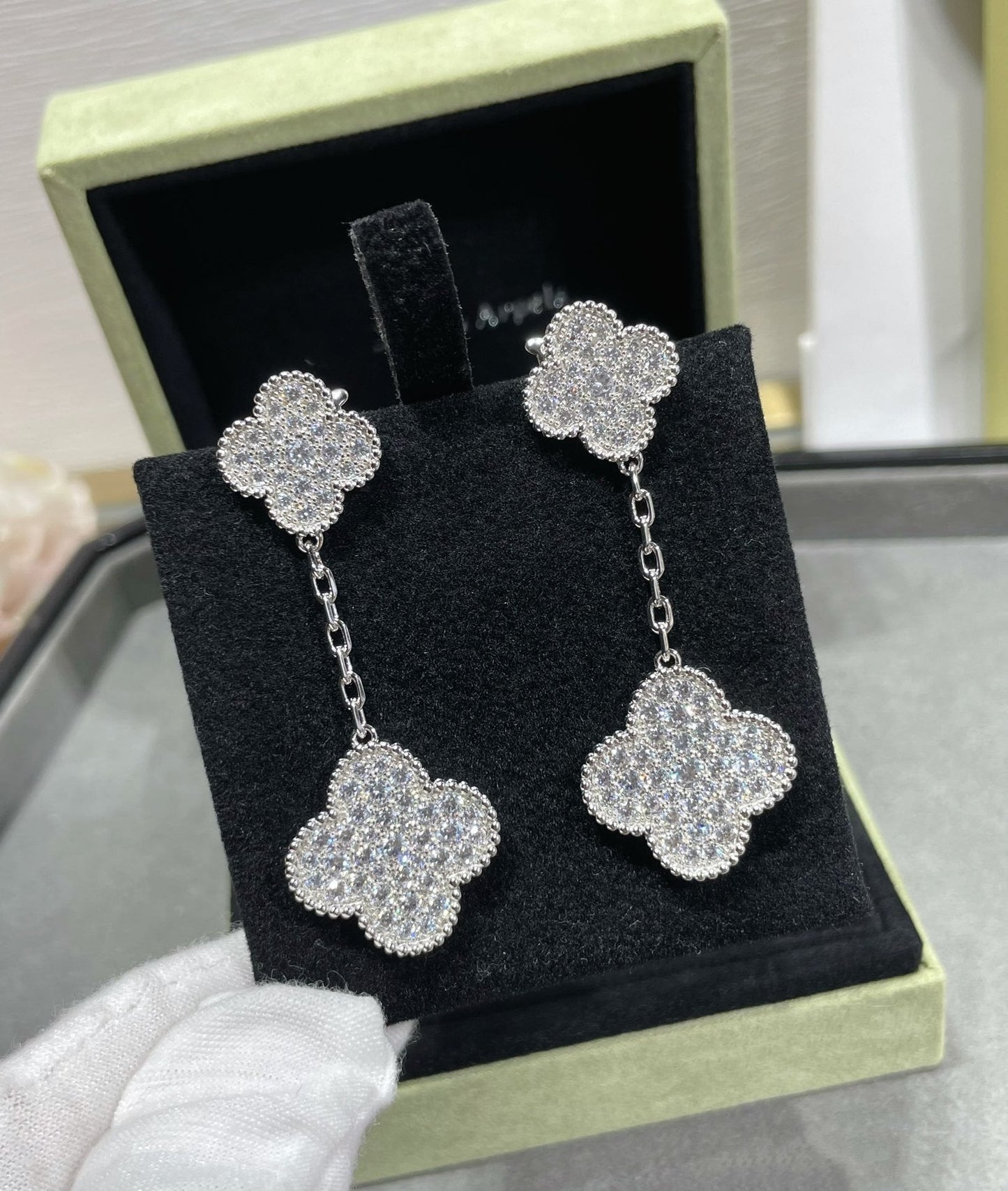 [ROYAL]CLOVER 2 MOTIFS DIAMOND PAVED SILVER EARRINGS