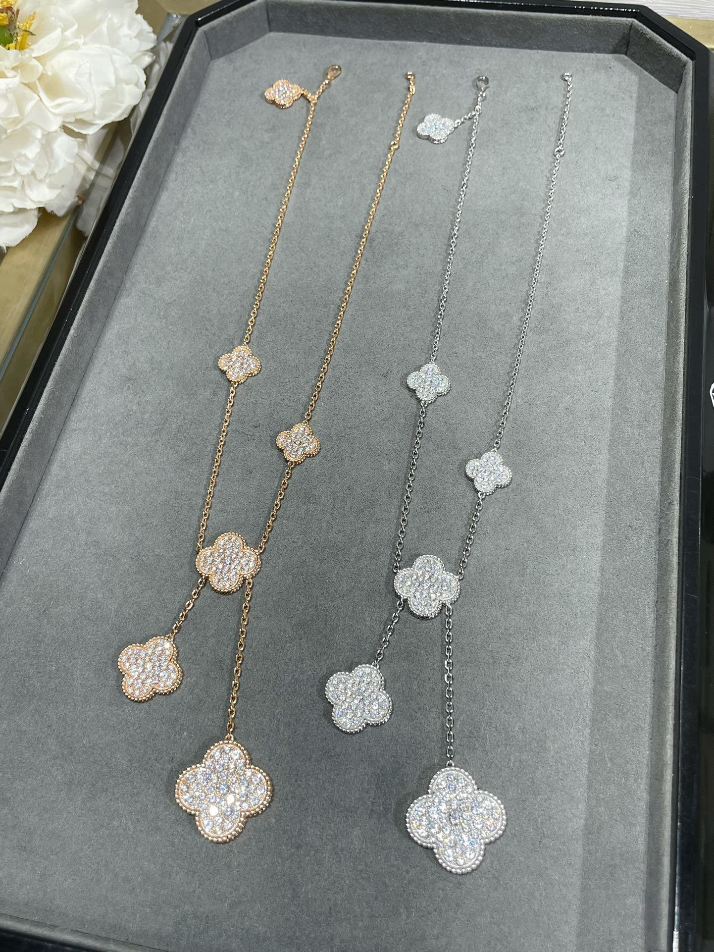 [ROYAL]CLOVER 6 MOTIF DIAMOND PAVED NECKLACE