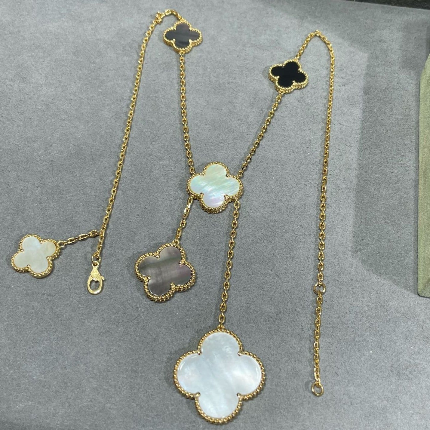 [ROYAL]CLOVER 6 MOTIF MOP ONYX GOLD NECKLACE