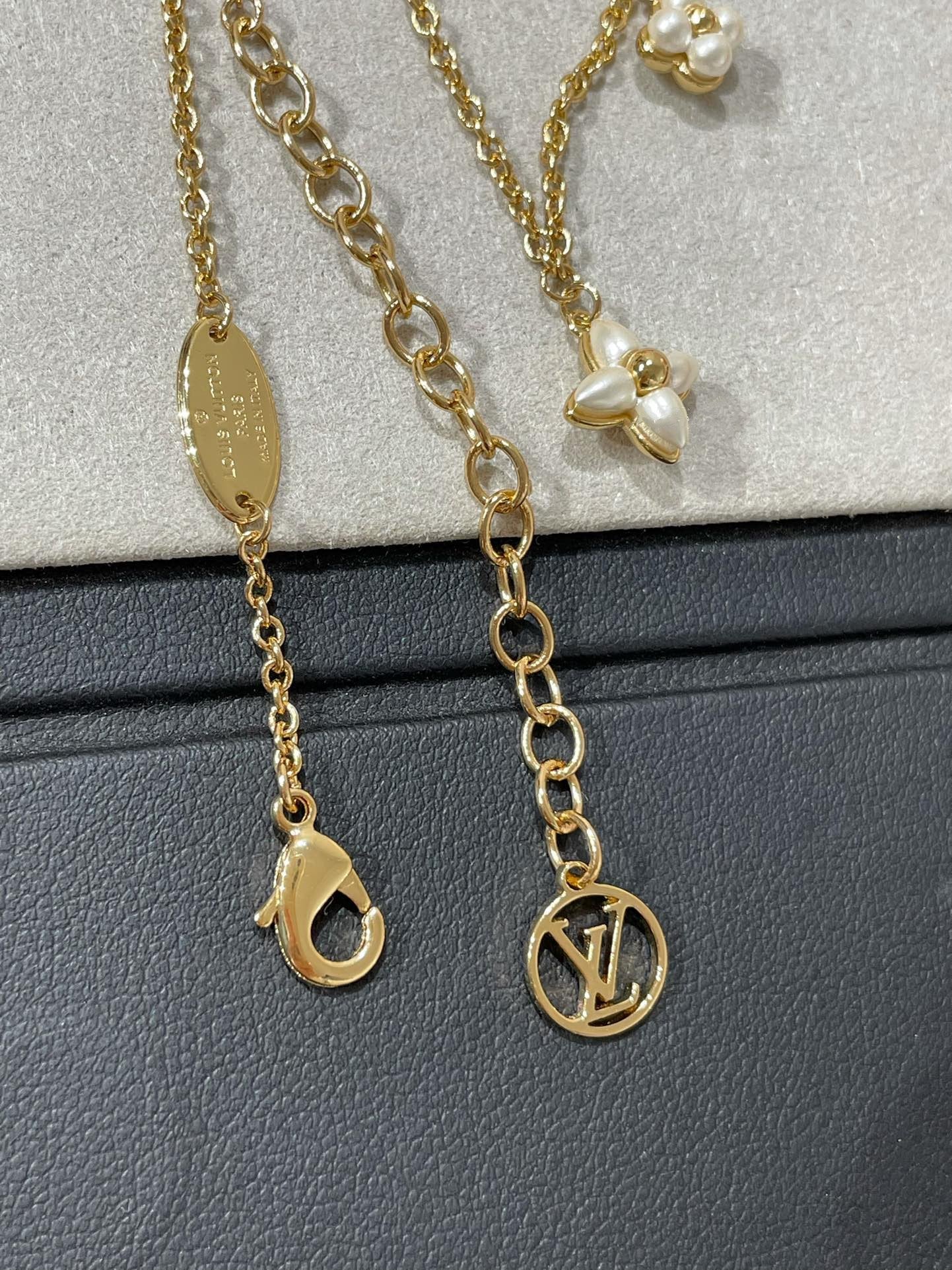 [ROYAL]LV FLOWERGRAM GOLD MOP DOUBLE ROW NECKLACE