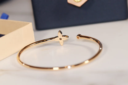 [LUXE]LV IDYLLE GOLD OFFENES ARMBAND MIT DIAMANTEN