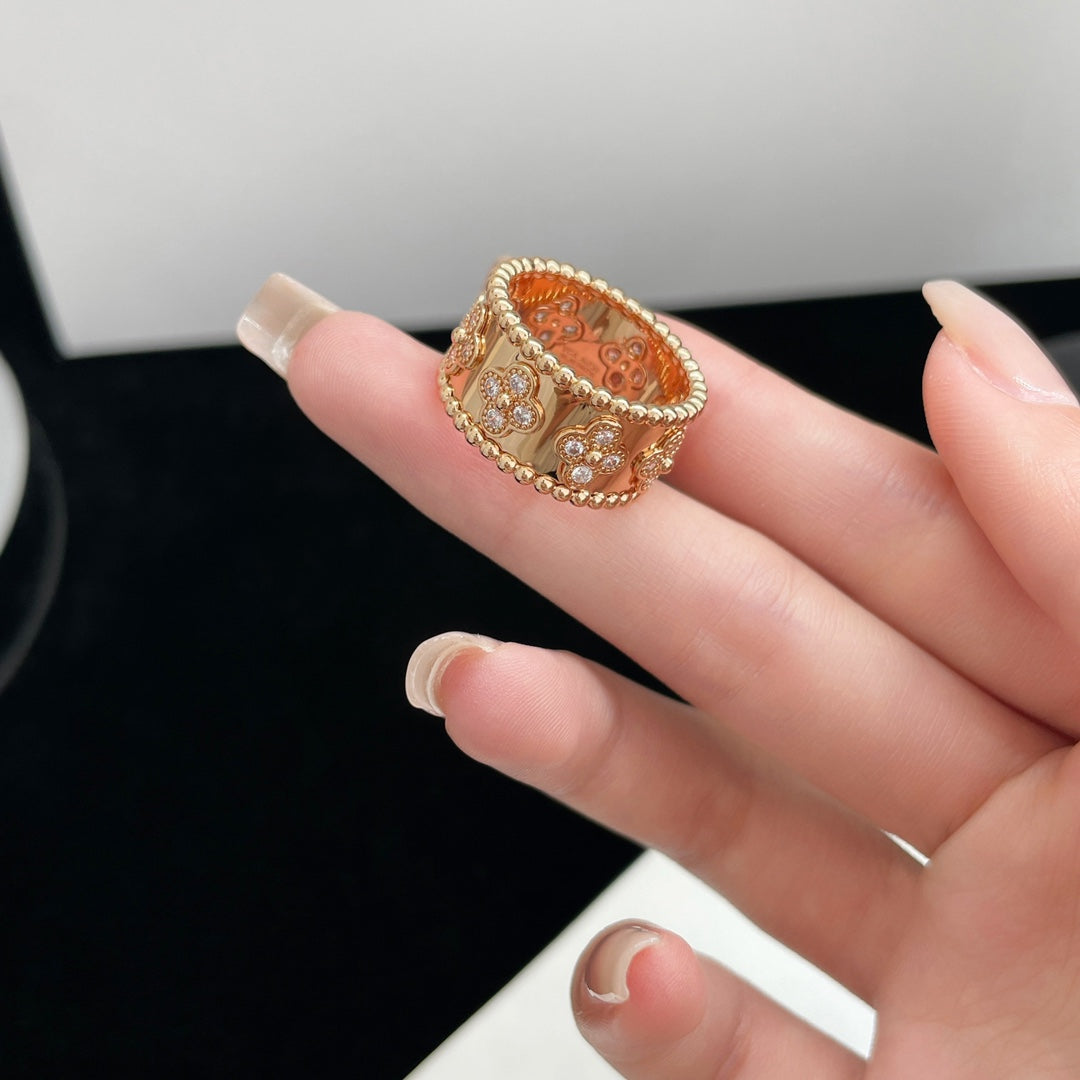 [LUXE] GROSSER RING MIT PERLEE-DIAMANT 