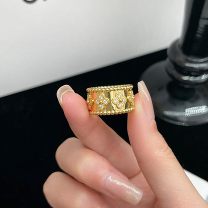 [LUXE] GROSSER RING MIT PERLEE-DIAMANT 