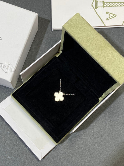 [ROYAL]CLOVER MEDIUM SILVER WHITE MOP NECKLACE