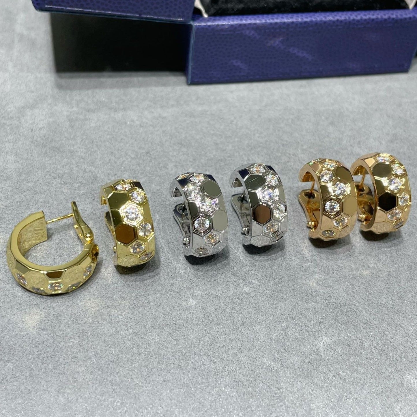 [ROYAL]BEE LOVE DIAMOND HOOP EARRINGS