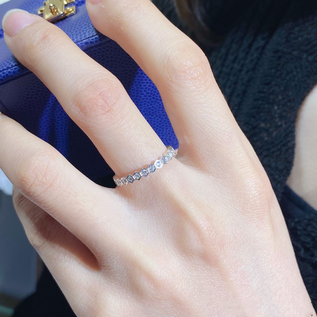 [LUXE]KLEINER RING „BEE LOVE“ MIT DIAMANTEN