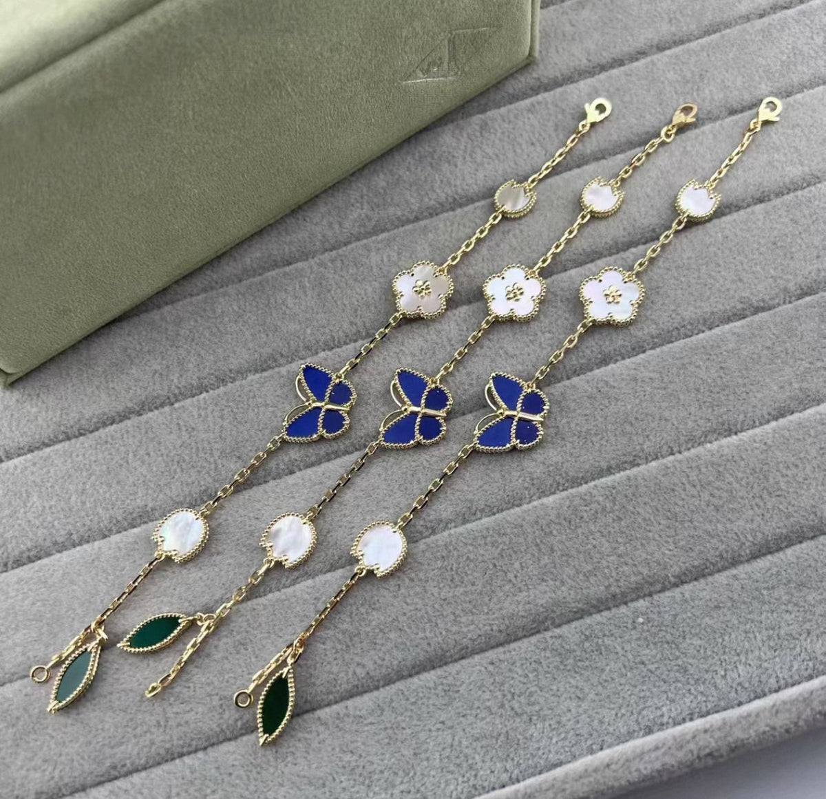 [Royal&Vicky ]LUCKY SPRING GOLD BLUESTONE WHITE MOTHER-OF-PEARL BRACELET