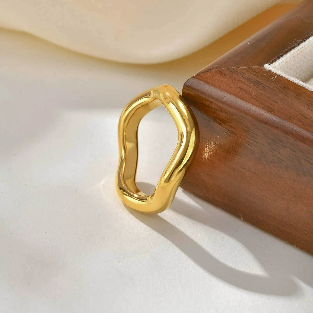 [Royal&Vicky] Lunaria Goldwellenring