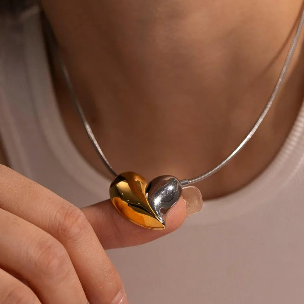 {
  "[Royal&Vicky]Dorothea Two Tone Heart Necklace"
}