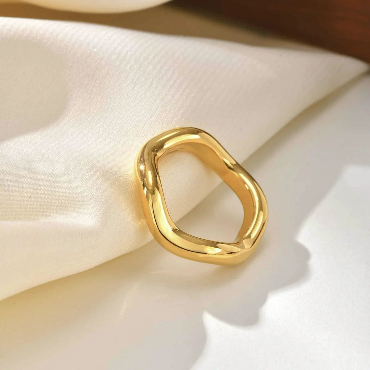 [Royal&Vicky] Lunaria Goldwellenring