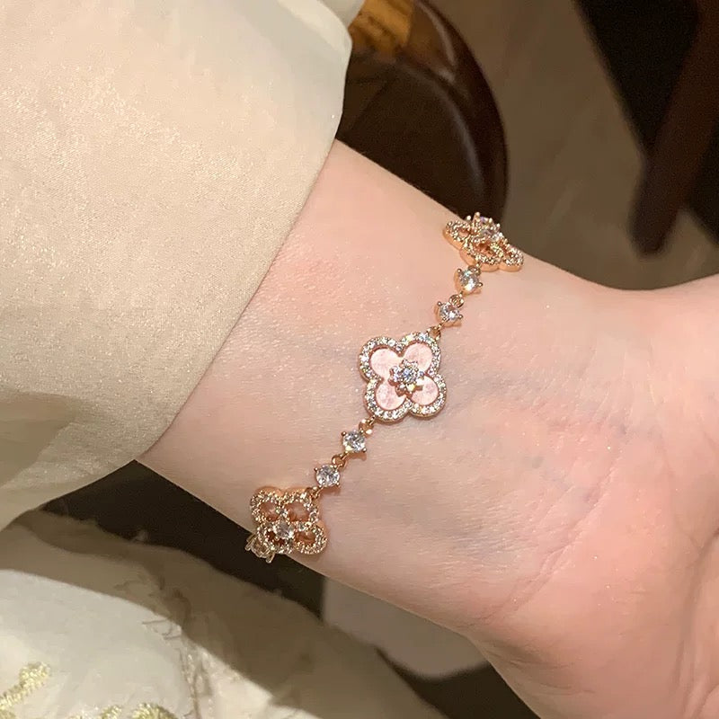 [Royal&Vicky]CLOVER 5 MOTIF PINK BLUE RED WHITE BRACELET