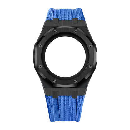 Uhrenarmband mit Vollverkleidung aus Stahlgehäuse und Fluorelastomer-Armband