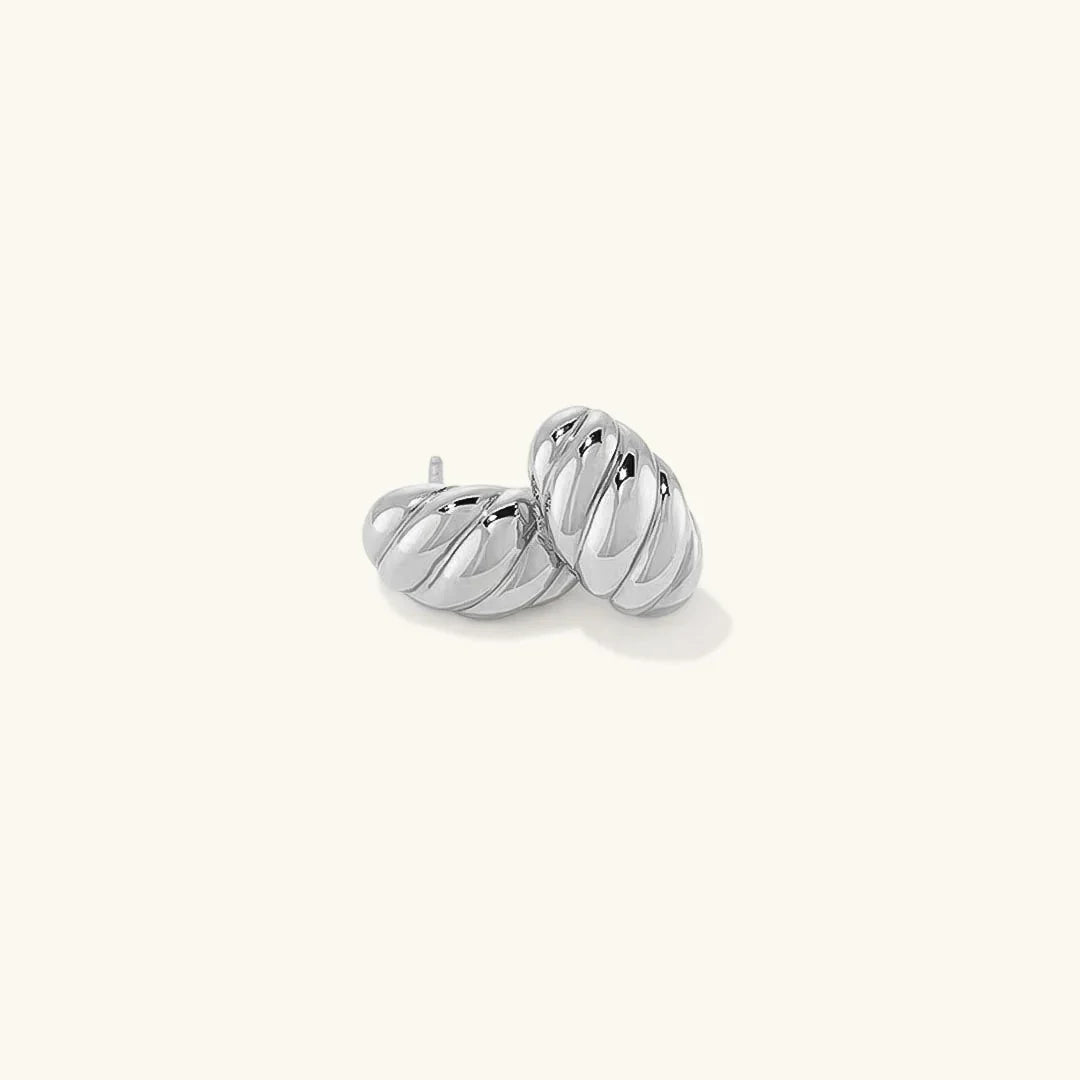 [Royal&Vicky]クロワッサンハギーピアス