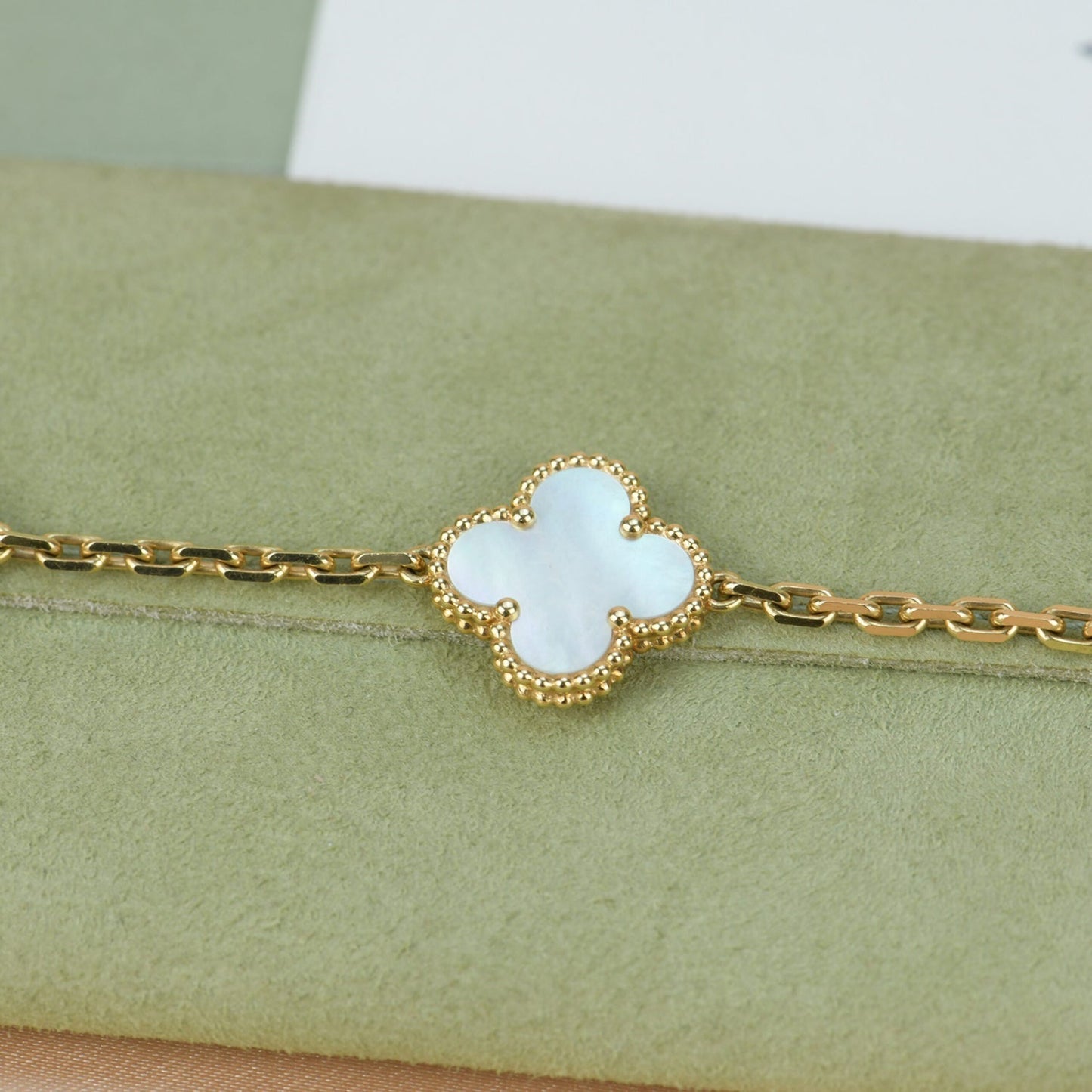 [ROYAL]CLOVER  5 MOTIF WHITE MOP BRACELET