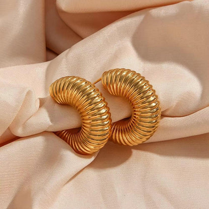 {
  "[Royal&Vicky]Aubrey Textured Gold Hoops": "[Royal&Vicky] オーブリー テクスチャード ゴールドフープ"
}