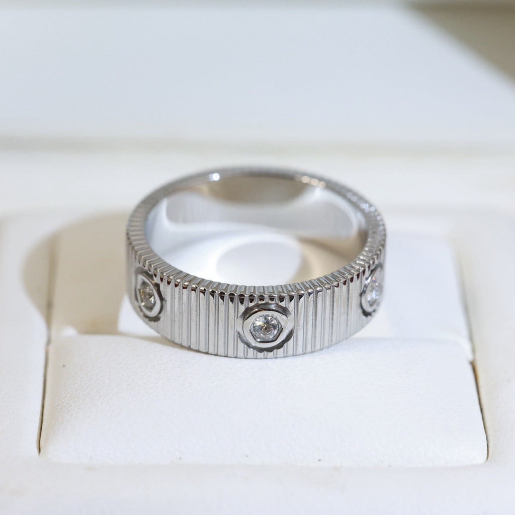 [Royal&Vicky]LOVE 6.5MM UNLIMITED RING, 6 DIAMONDS