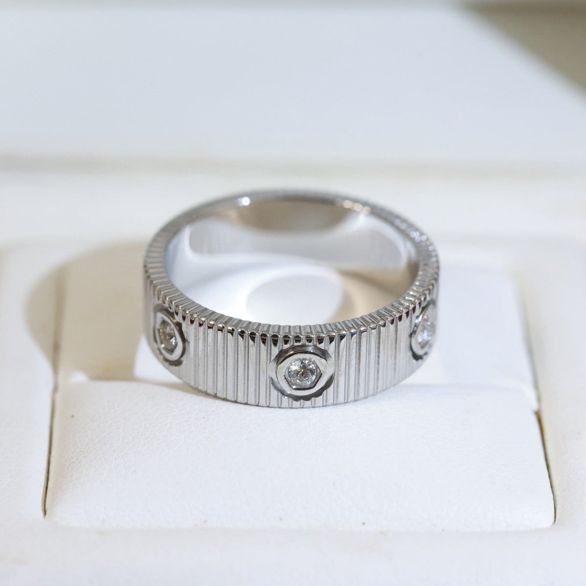 [Royal&Vicky]LOVE 6.5MM UNLIMITED RING, 6 DIAMONDS