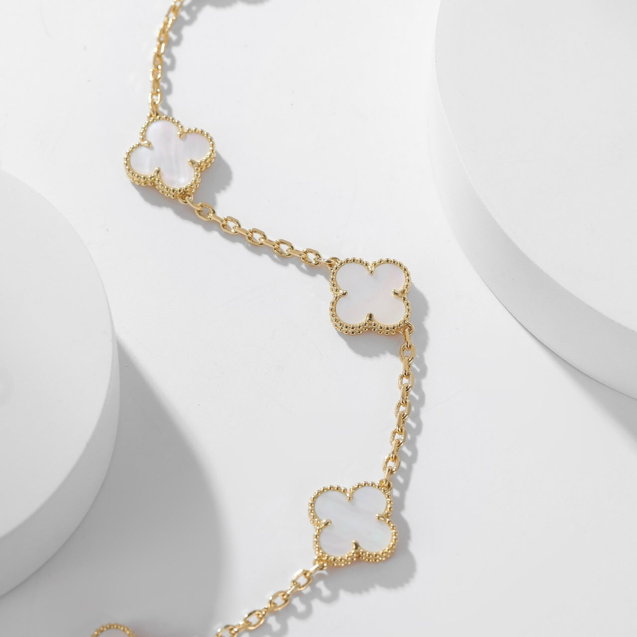 [ROYAL]CLOVER 10 MOTIFS WHITE MOTHER OF PEARL NECKLACE