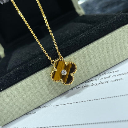 [ROYAL]CLOVER 15MM DIAMOND AND YELLOW TIGER'S EYE AGATE necklace