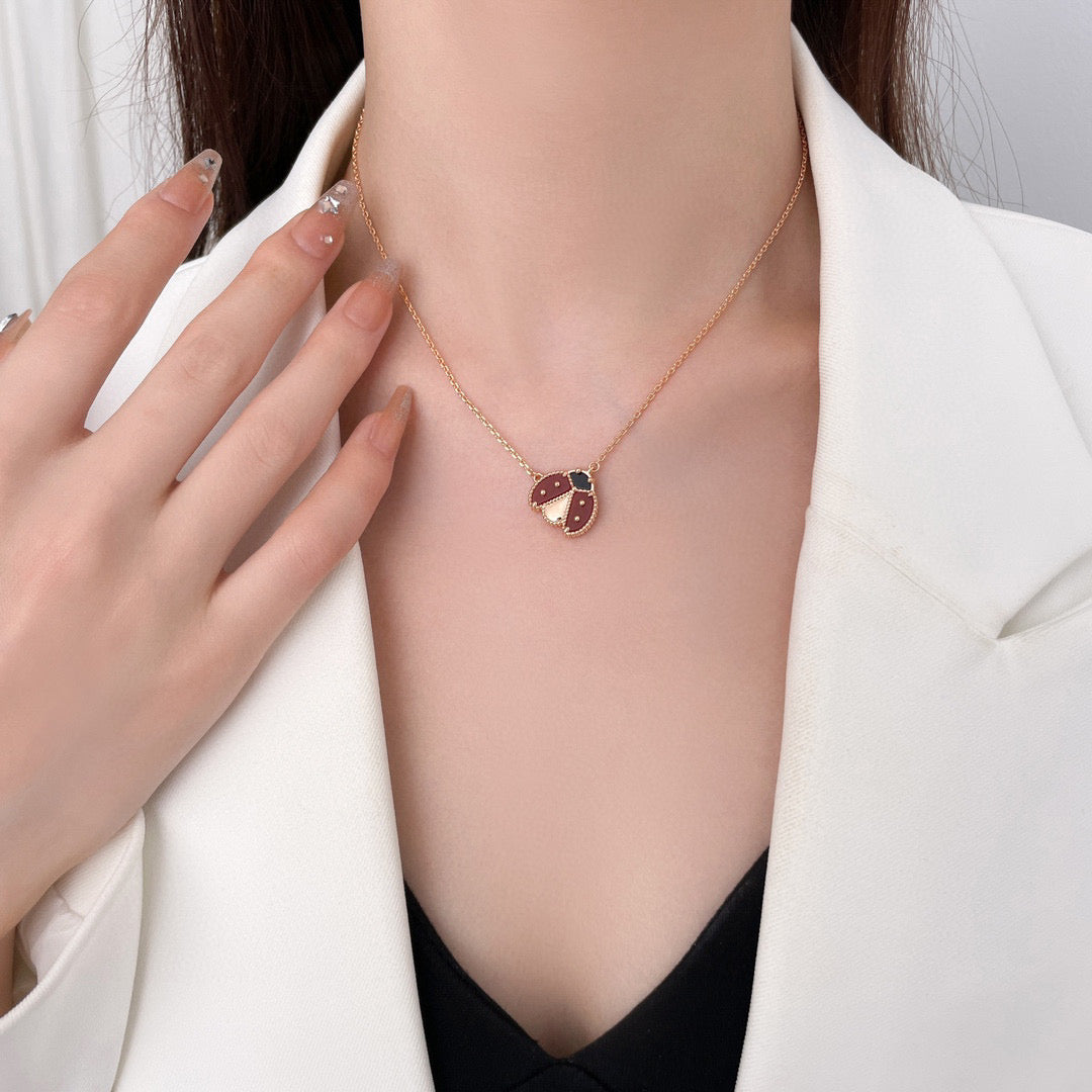 [ROYAL]LUCKY  CARNELIANS LADYBUG NECKLACE