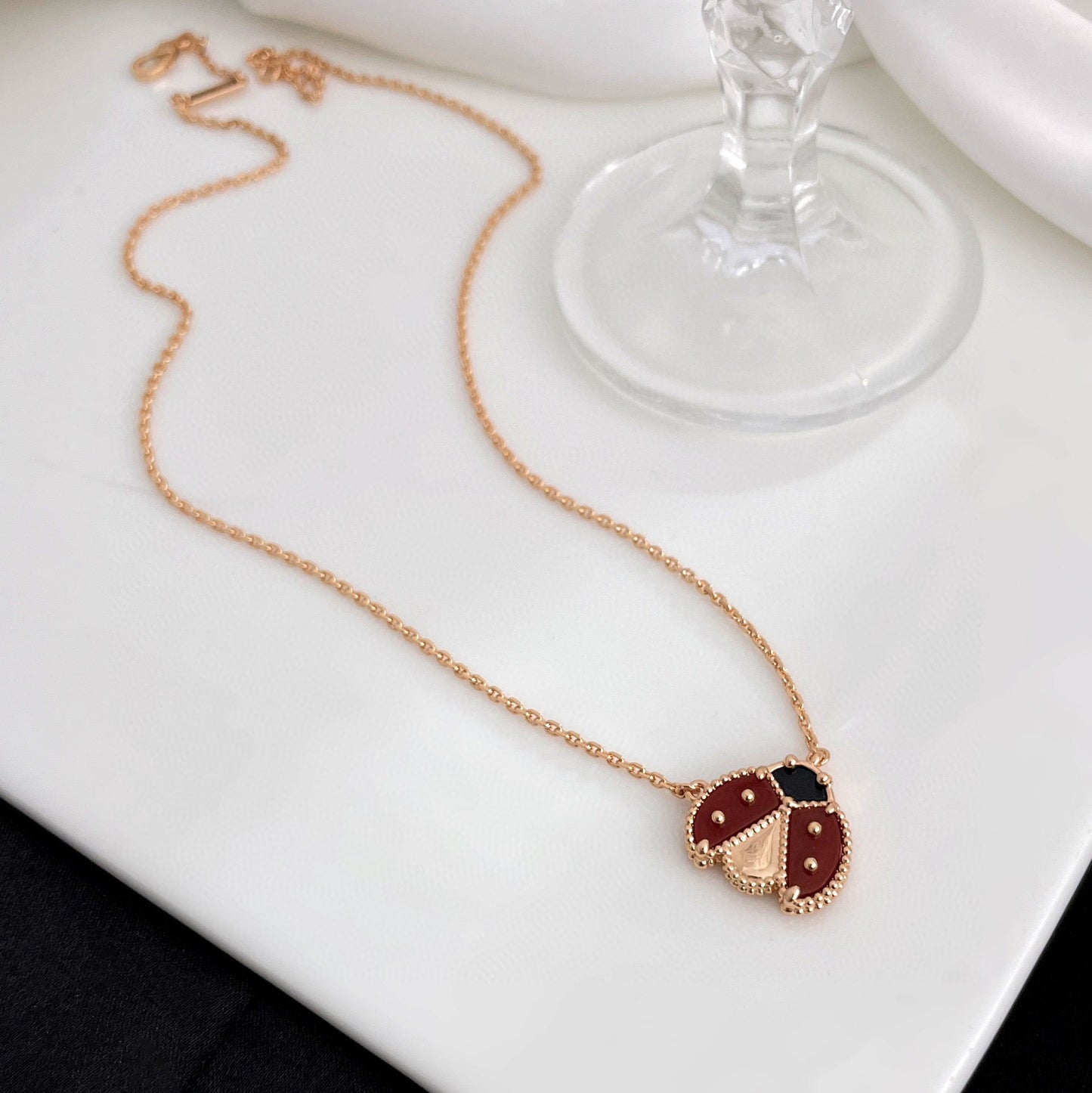 [ROYAL]LUCKY  CARNELIANS LADYBUG NECKLACE