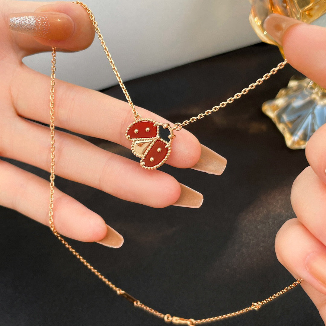 [ROYAL]LUCKY  CARNELIANS LADYBUG NECKLACE