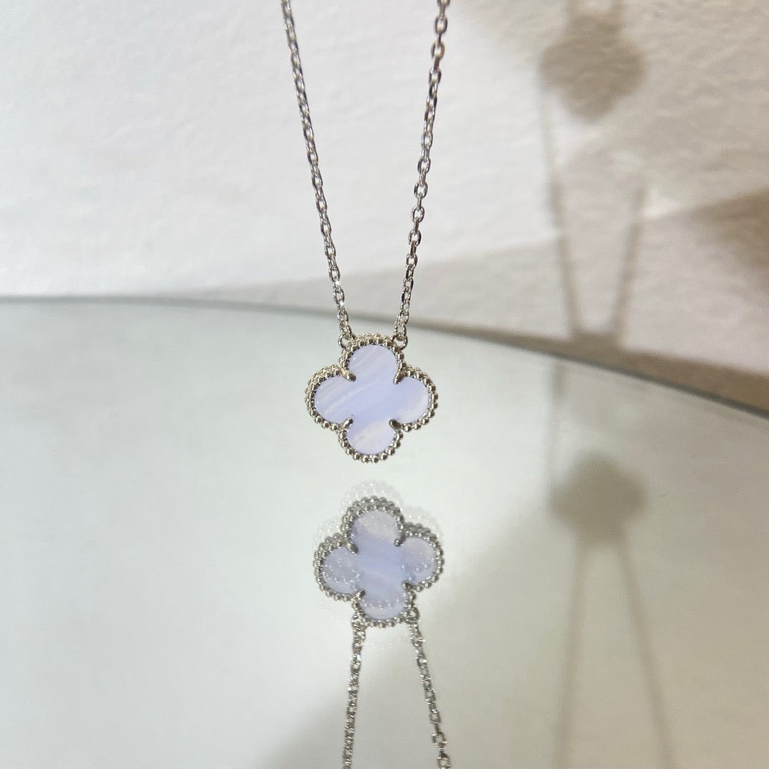 [ROYAL]CLOVER 15MM BLUE CHALCEDONY NECKLACE SILVER