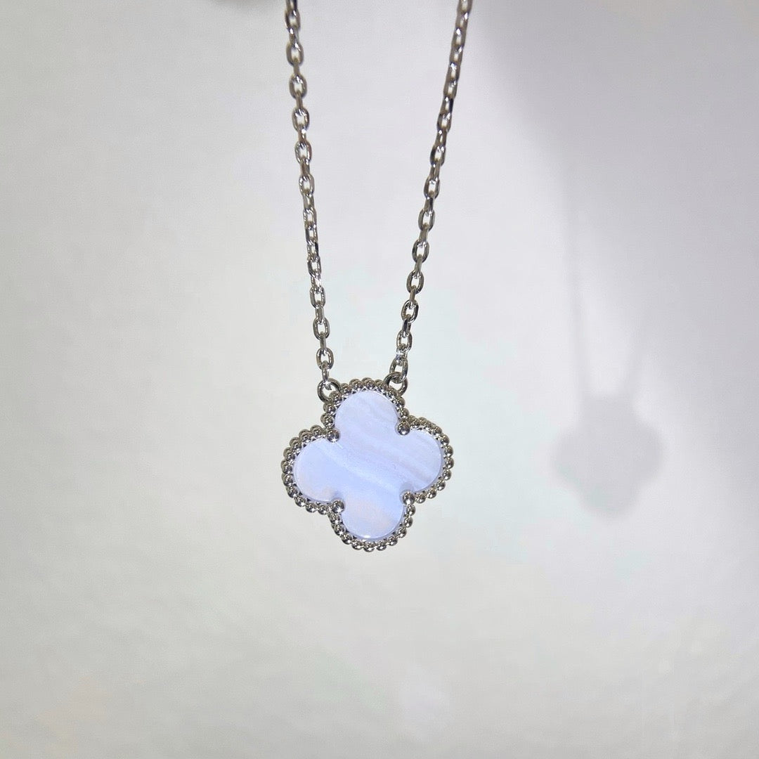 [ROYAL]CLOVER 15MM BLUE CHALCEDONY NECKLACE SILVER