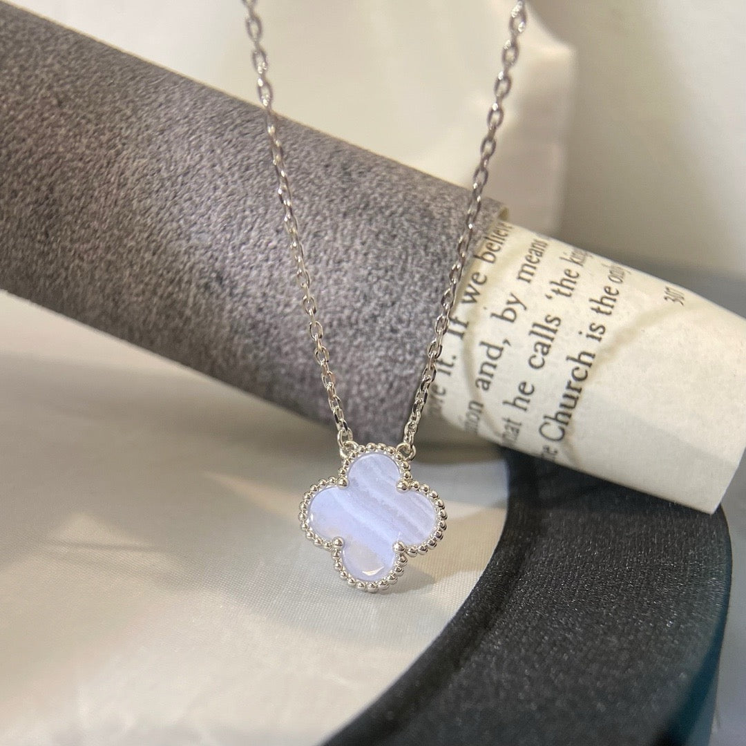 [ROYAL]CLOVER 15MM BLUE CHALCEDONY NECKLACE SILVER