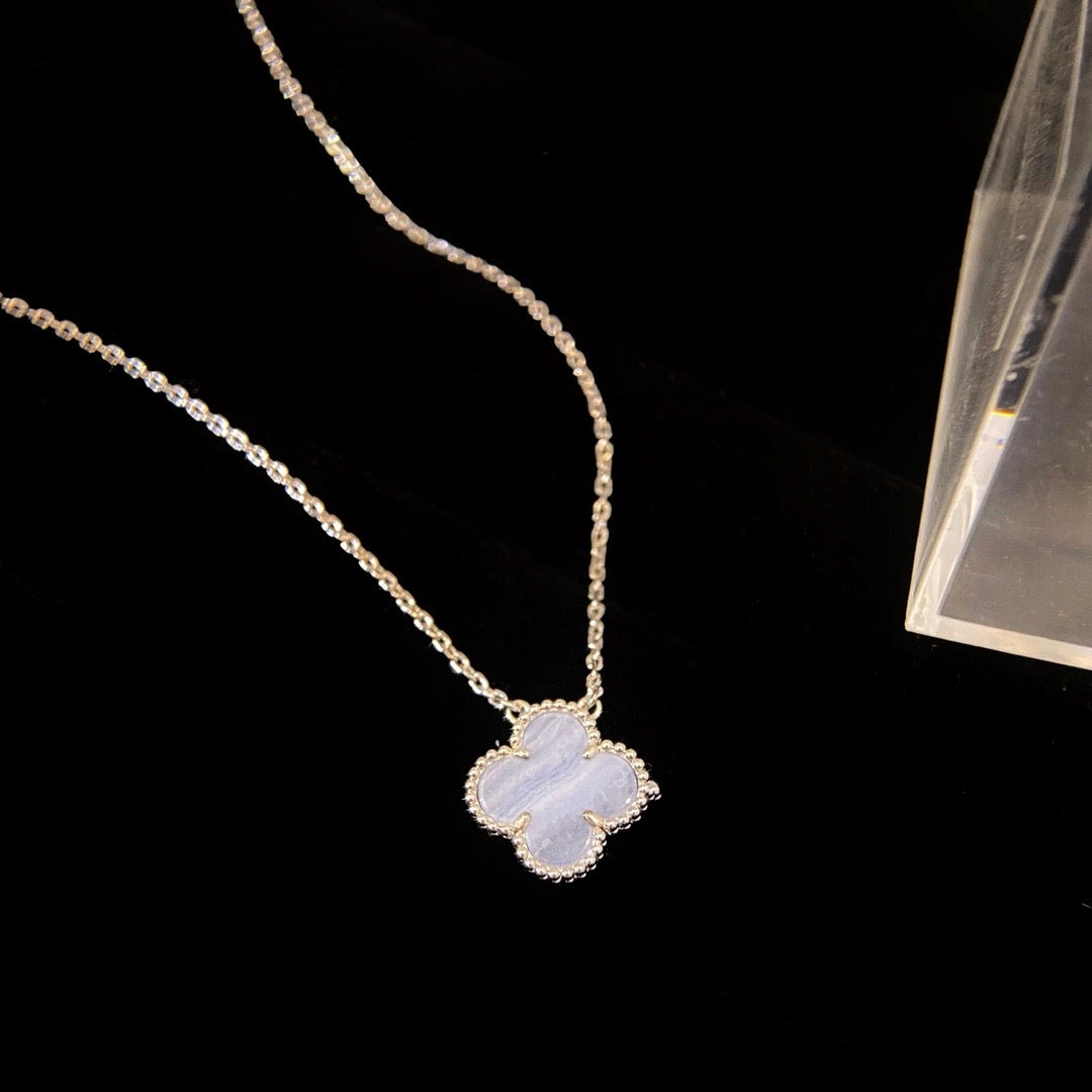 [ROYAL]CLOVER 15MM BLUE CHALCEDONY NECKLACE SILVER