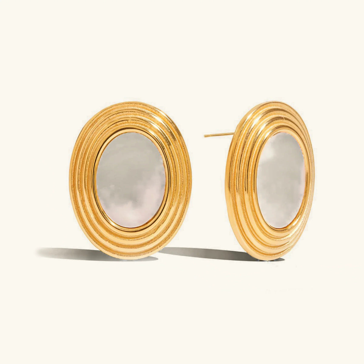 [ロイヤル＆ヴィッキー] ルーシー ゴールドエナメルピアス