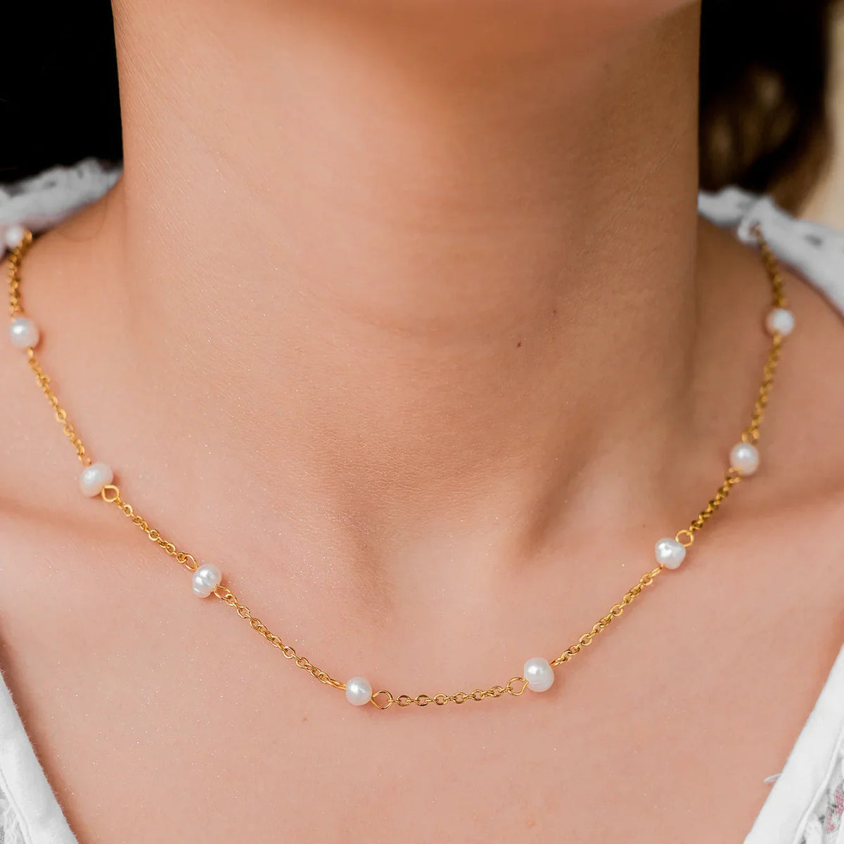 {
  "Royal&Vicky": "Royal&Vicky",
  "Nora Gold Pearl Necklace": "ノラ ゴールドパールネックレス"
}
