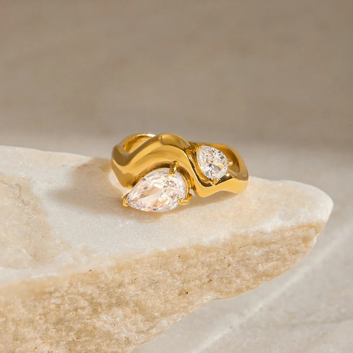 [Royal&Vicky]Soletta Diamond Teardrop Goldring
