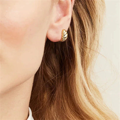 [Royal&Vicky]クロワッサンハギーピアス