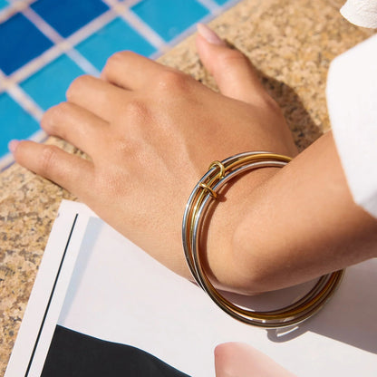 {
  "[Royal&Vicky]Romina Two Tone Stacked Bracelet": "[Royal&Vicky] ロミナ ツートーン スタックブレスレット"
}