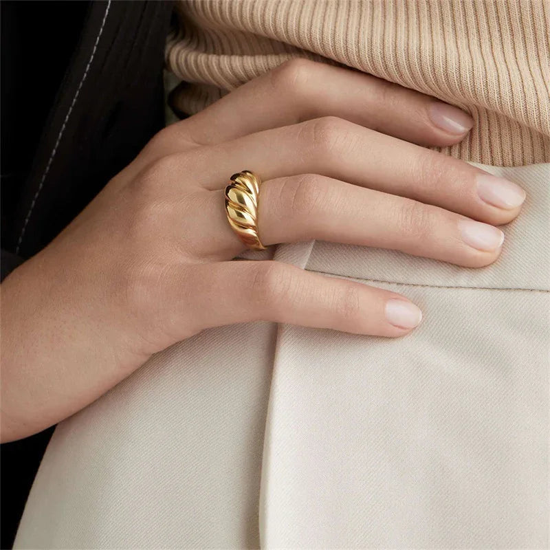 [Royal&Vicky]Lorelei Gold-Croissant-Ring