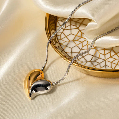 {
  "[Royal&Vicky]Dorothea Two Tone Heart Necklace"
}