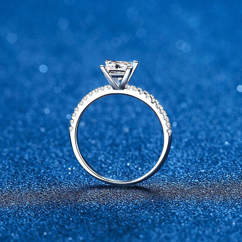 [Leaves]エレガントなプリンセスカット モアッサナイト婚約指輪