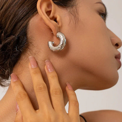 [{"input": "Bethany Silver Earrings", "output": "Bethany Silberohrringe"}]