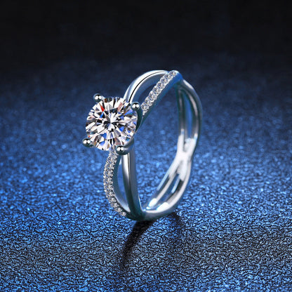 [Royal&Vicky]ELEGANT 4-PRONG CROSSOVER MOISSANITE ENGAGEMENT RING