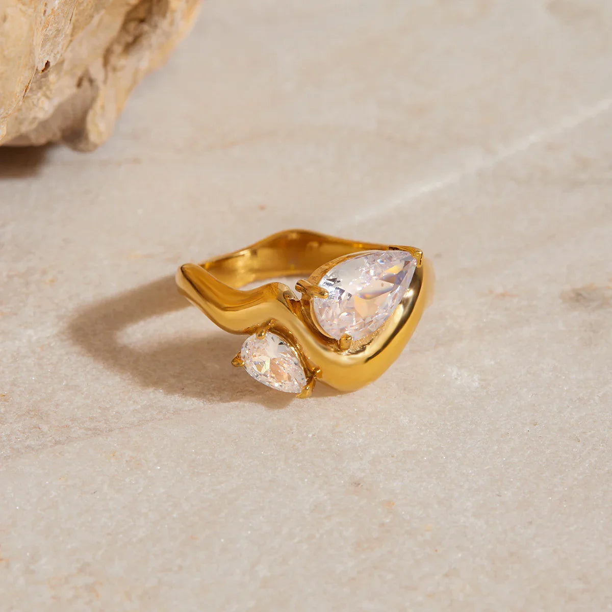 [Royal&Vicky]Soletta Diamond Teardrop Goldring