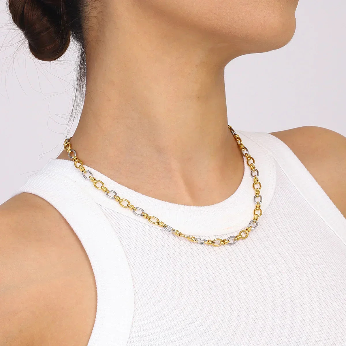 {
  "[Royal&Vicky]Addison Two Tone Gold Necklace": "[Royal&Vicky] アディソン ツートーン ゴールドネックレス"
}