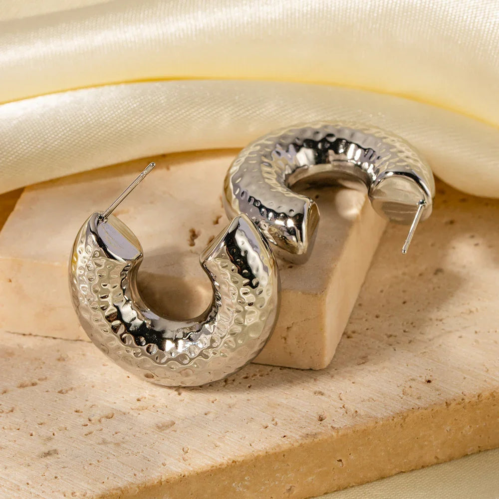 [{"input": "Bethany Silver Earrings", "output": "Bethany Silberohrringe"}]