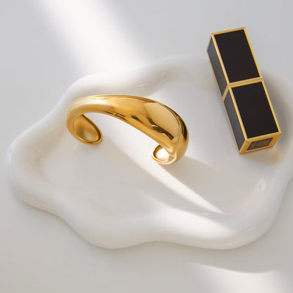 [Royal&Vicky]Jessa Skulpturaler Goldarmreif