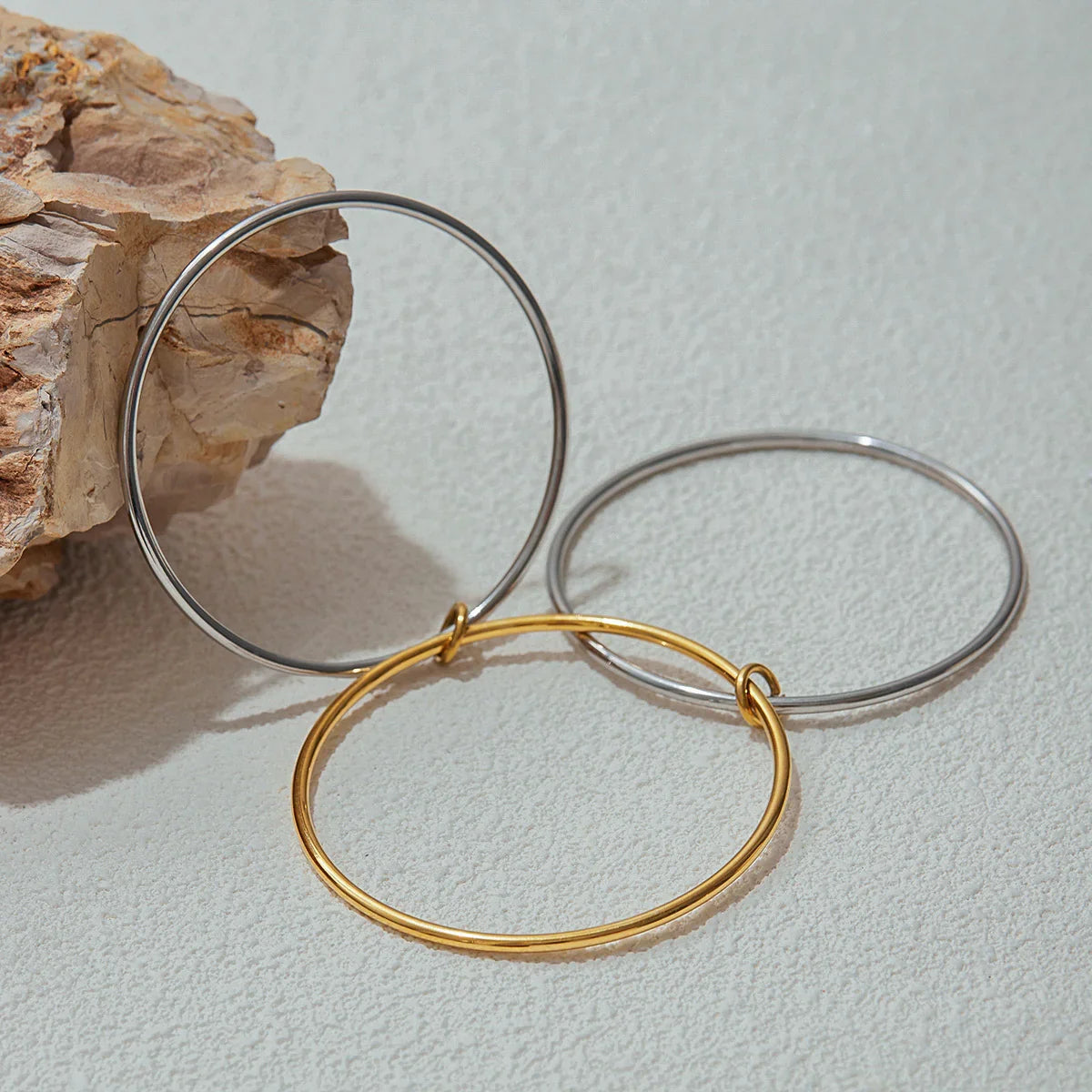 {
  "[Royal&Vicky]Romina Two Tone Stacked Bracelet": "[Royal&Vicky] ロミナ ツートーン スタックブレスレット"
}