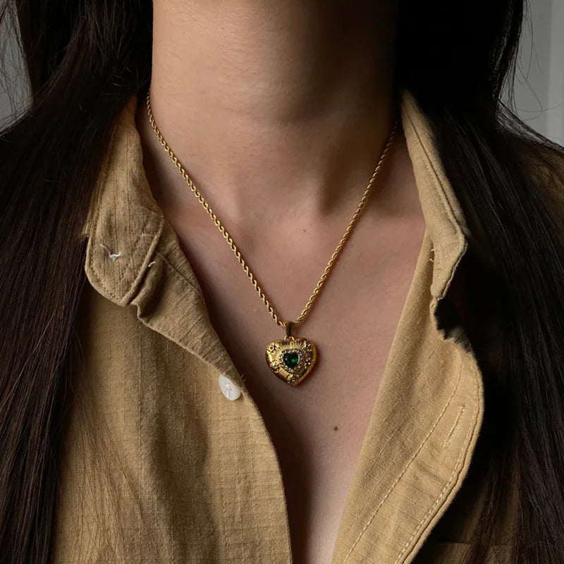 {"[Royal&Vicky]Caelus Gold Heart Necklace"}
