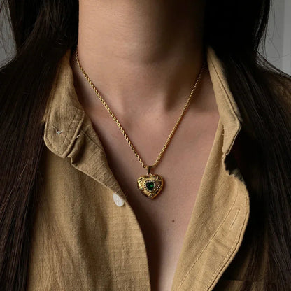 {"[Royal&Vicky]Caelus Gold Heart Necklace"}