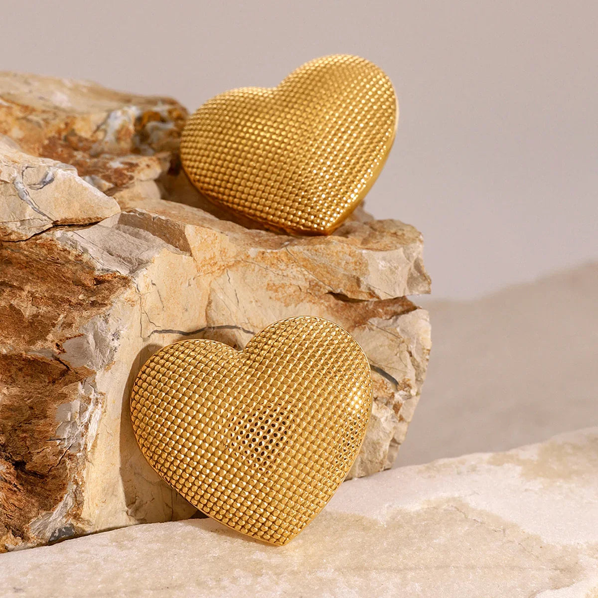 [Royal&Vicky]Cecelia Textured Heart Earrings