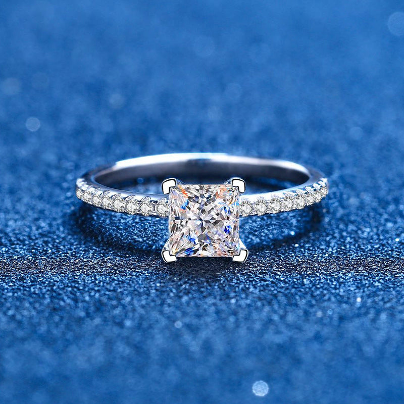 [Leaves]エレガントなプリンセスカット モアッサナイト婚約指輪