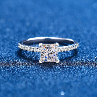 [Leaves]エレガントなプリンセスカット モアッサナイト婚約指輪